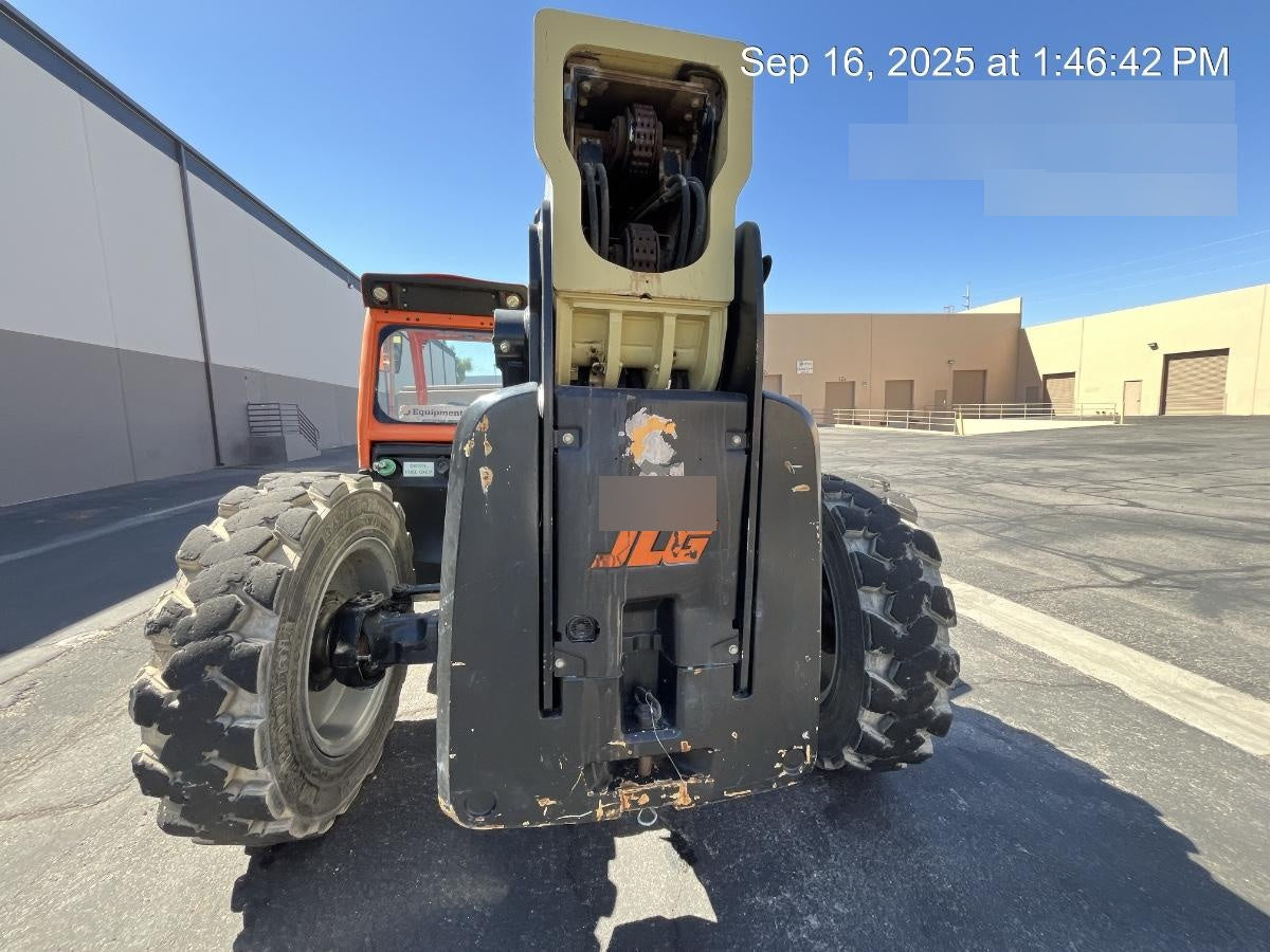 2019 JLG 1255 JLG 1255 T4F w/Open ROPS, Solid Tires, Work Lights/Beacon, 60" Carriage/Forks