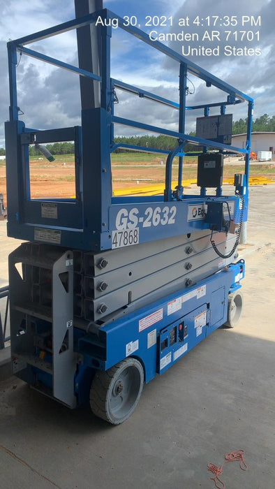 2019 Genie GS-2632 Folding rails with half height swing gate