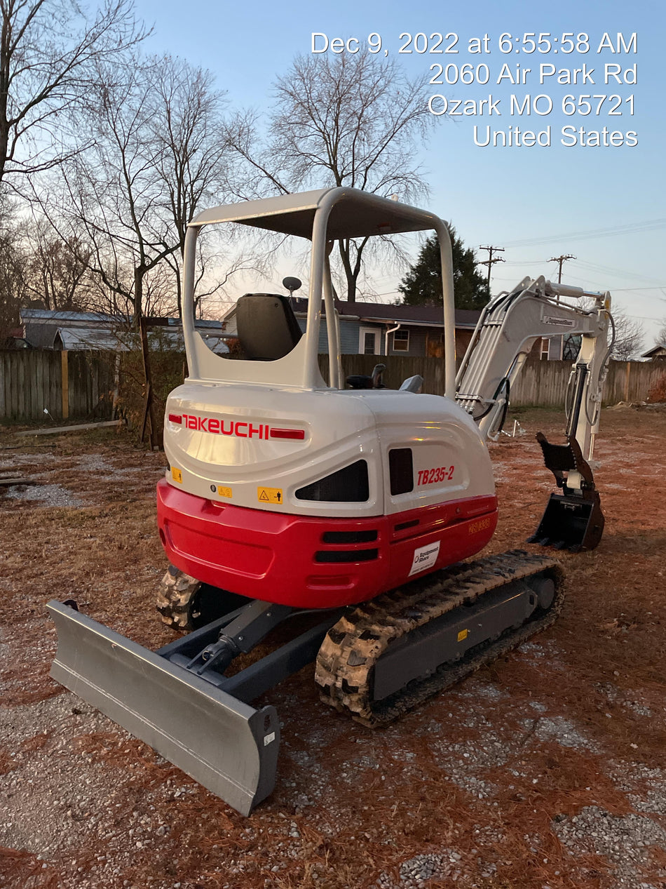2022 TAKEUCHI TB235-2R