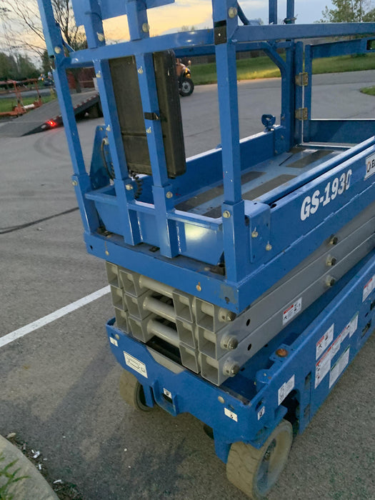 2020 Genie GS-1930 Solid Non Marking Tires, Beacon, Folding rails with half height swing gate