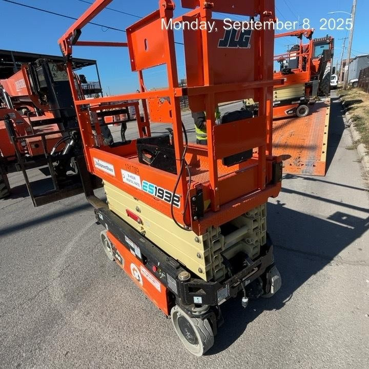 2021 JLG ES1932