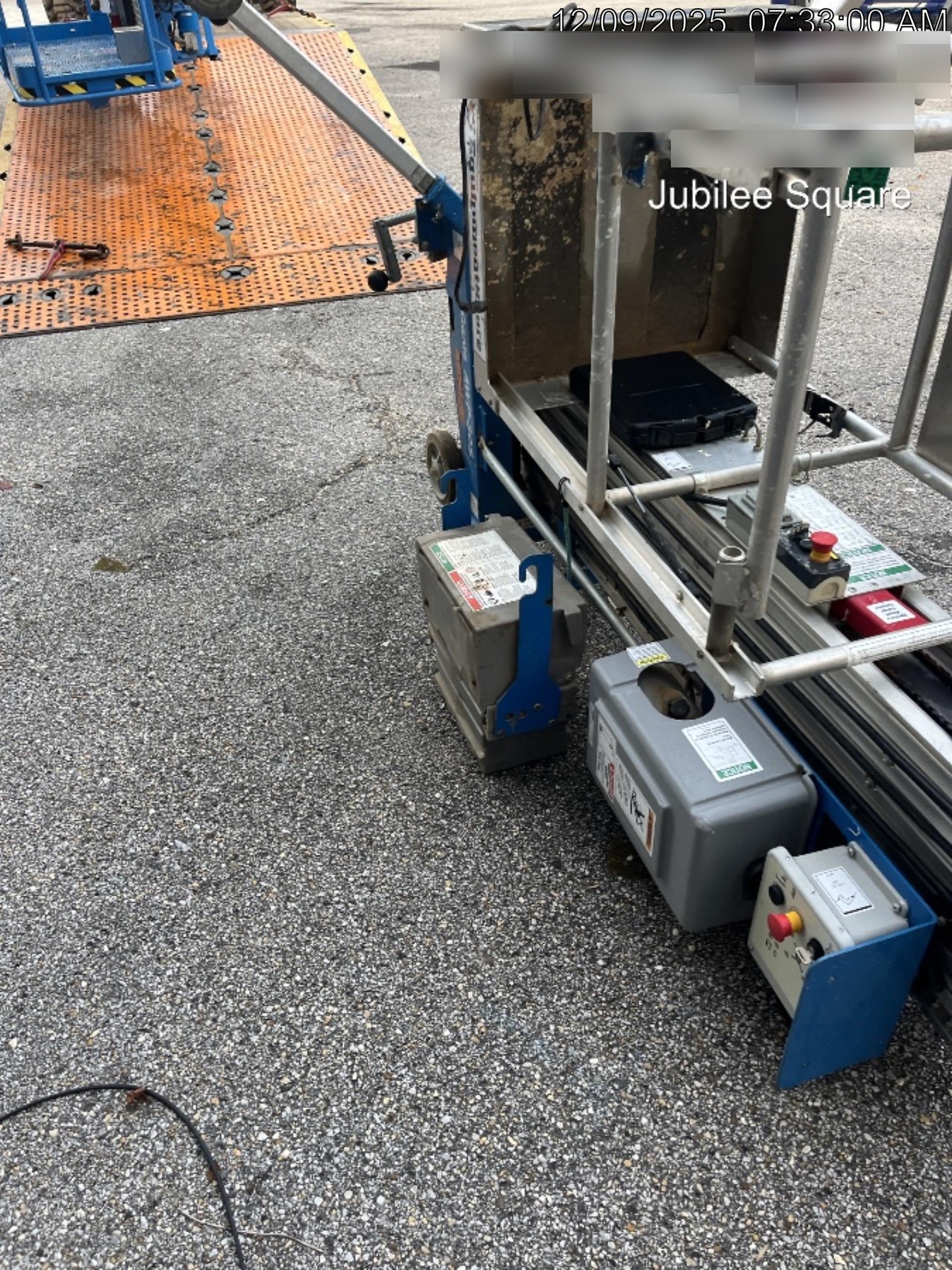 2019 GENIE AWP-30S