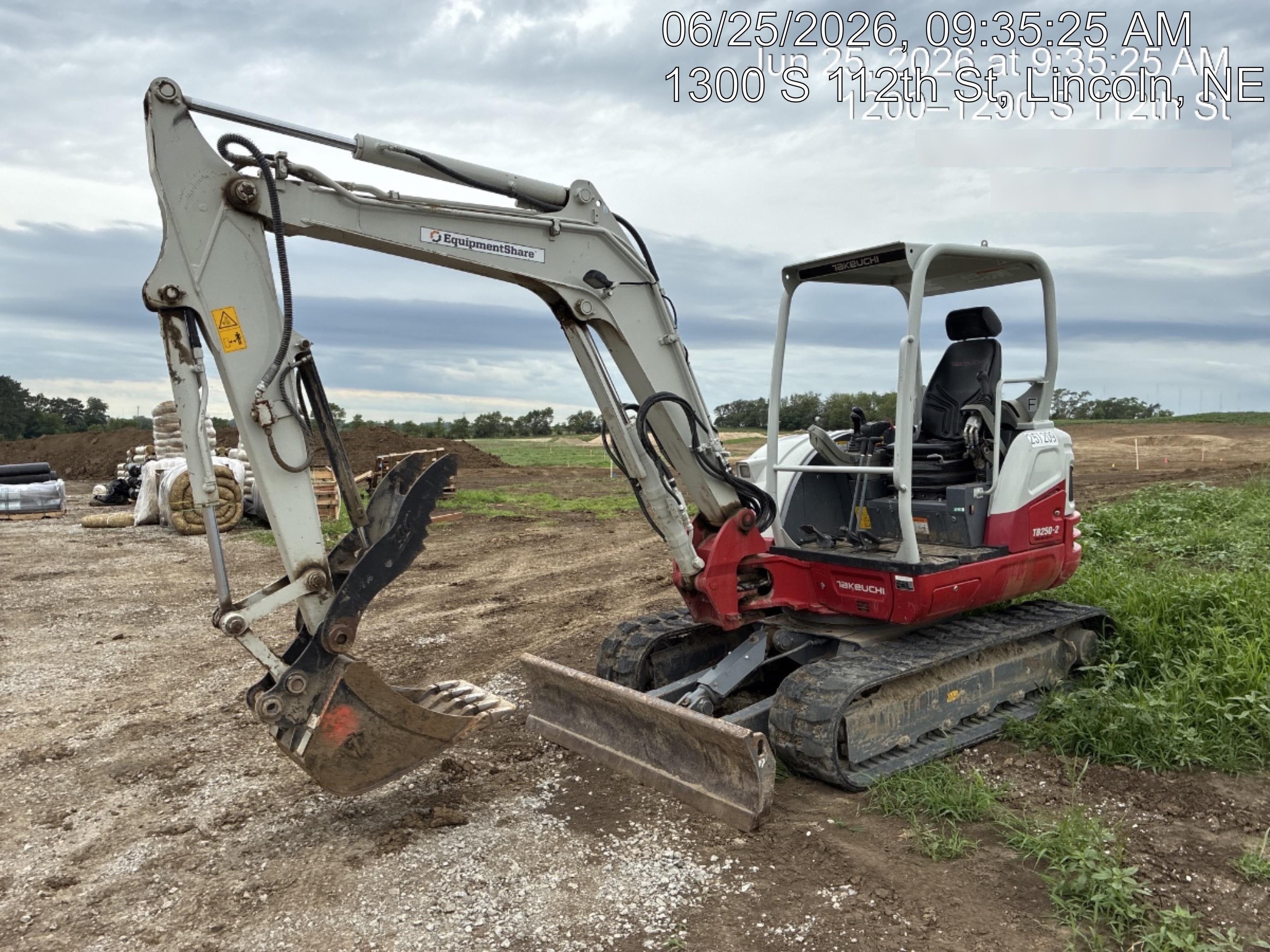 2022 TAKEUCHI TB250-2R