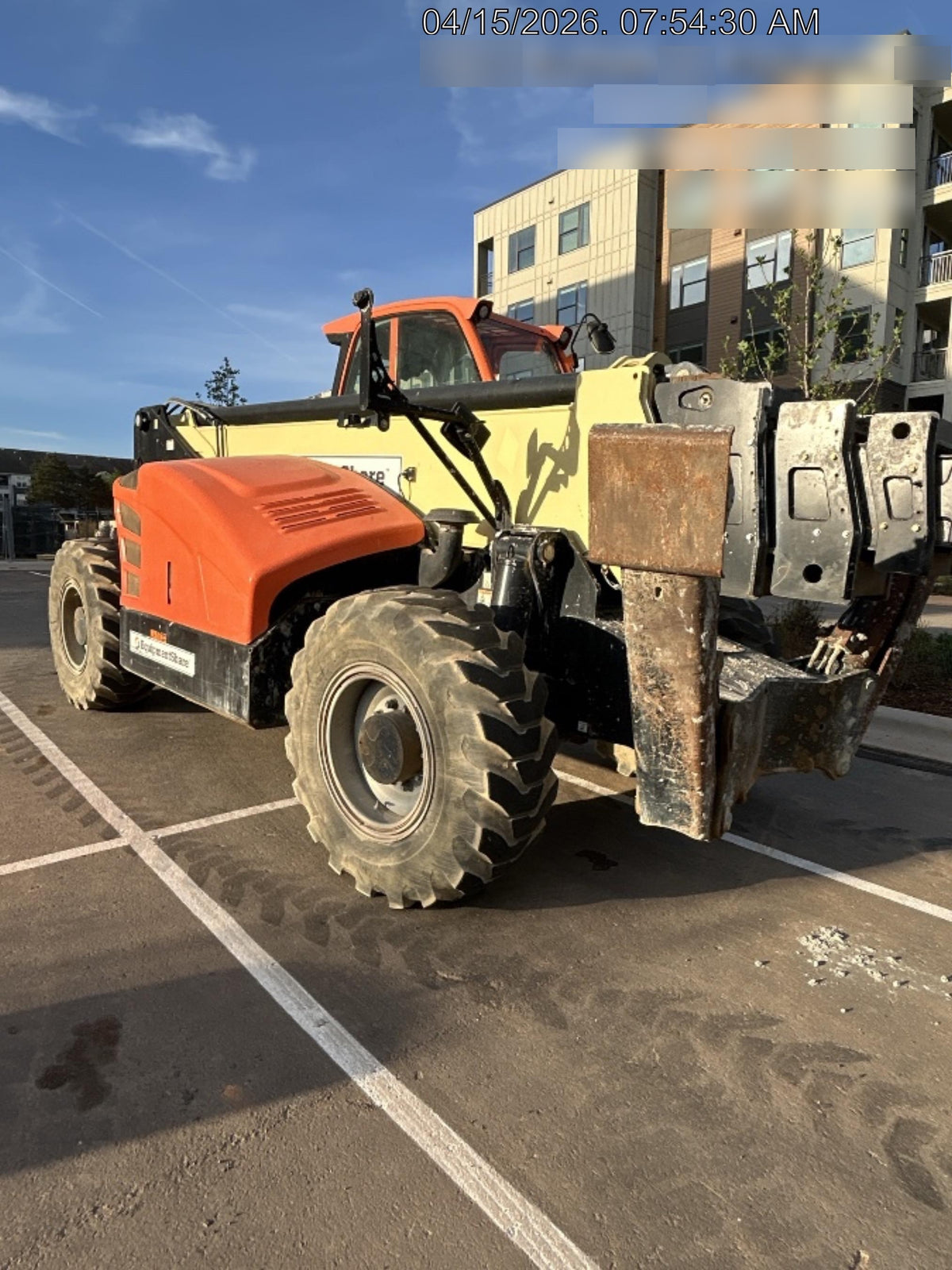 2022 JLG 1075