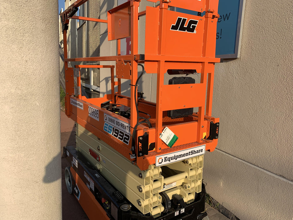 2022 JLG ES1932