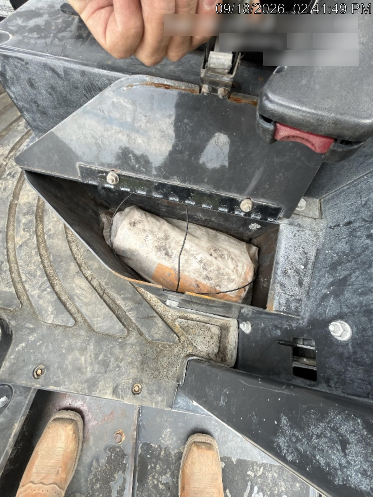 2023 CASE 588H