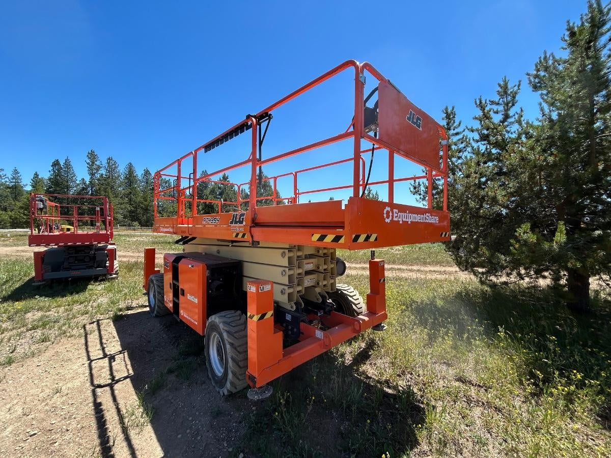 2023 JLG RT4394