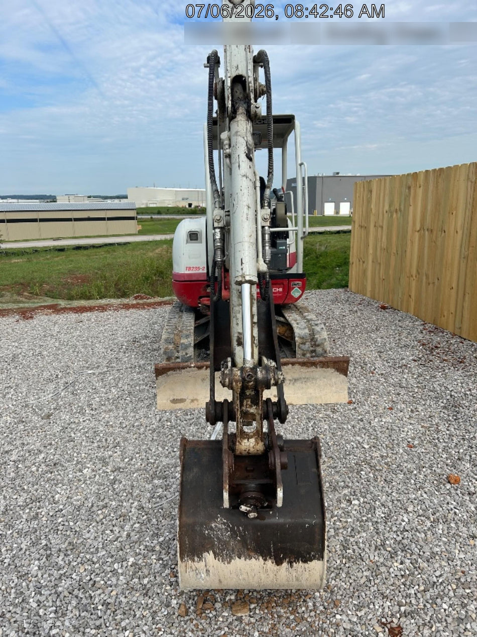 2022 TAKEUCHI TB235-2R