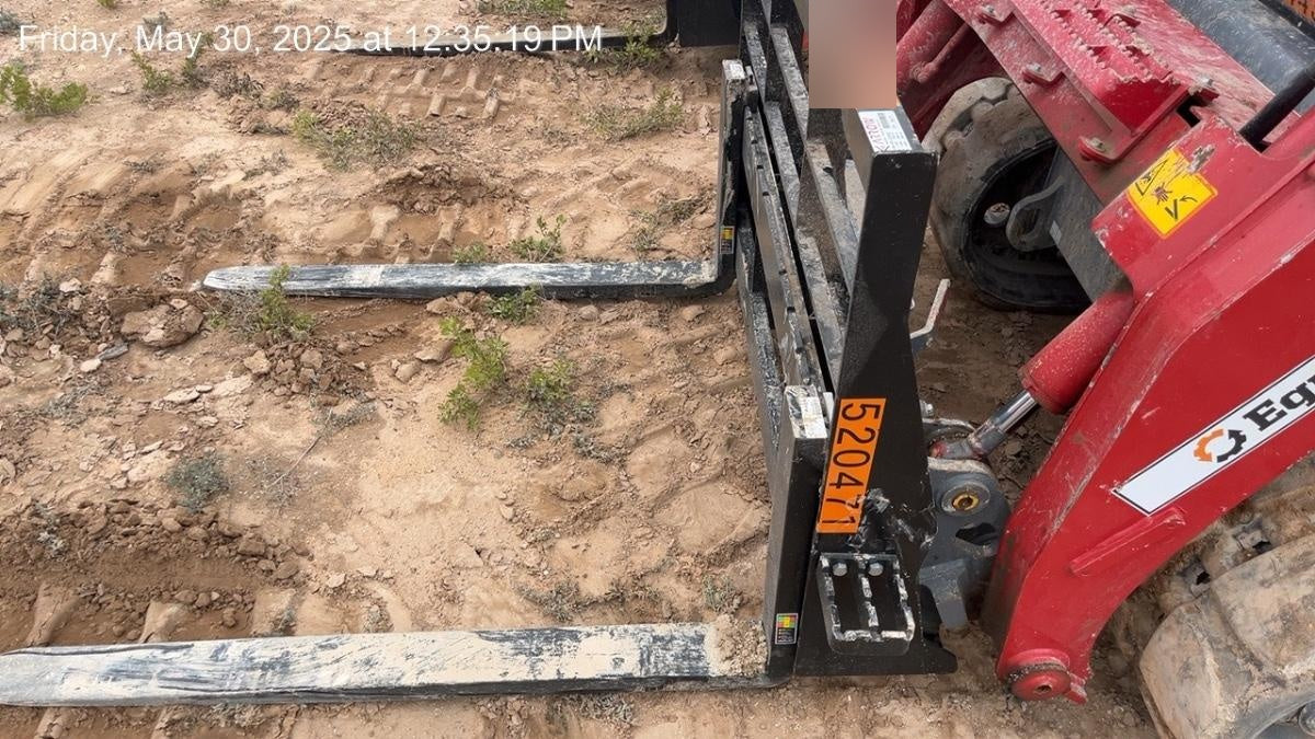 2025 ARROW MATERIAL HANDLING 60" Pallet Forks - Arrow