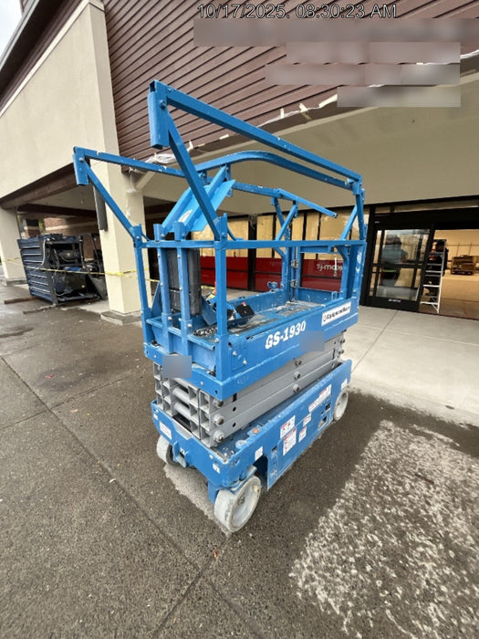 2020 Genie GS-1930 Solid Non Marking Tires, Beacon, Folding rails with half height swing gate, 800W Inverter