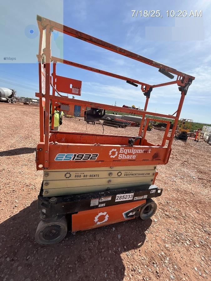 2022 JLG ES1932