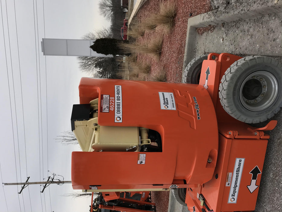 2019 JLG E300AJP