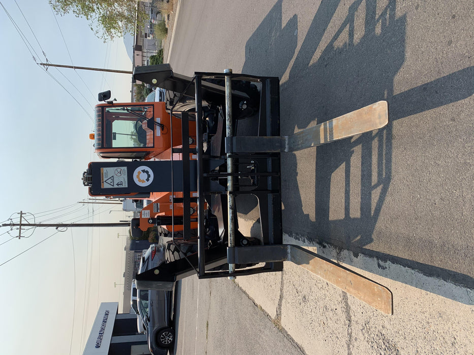 2020 Skytrak 10054 Cab/Heat/Air, Solid Tires, Work Lights, Beacon, Aux Hydraulics, Back up Alarm, Lifting Eye, ES Decals