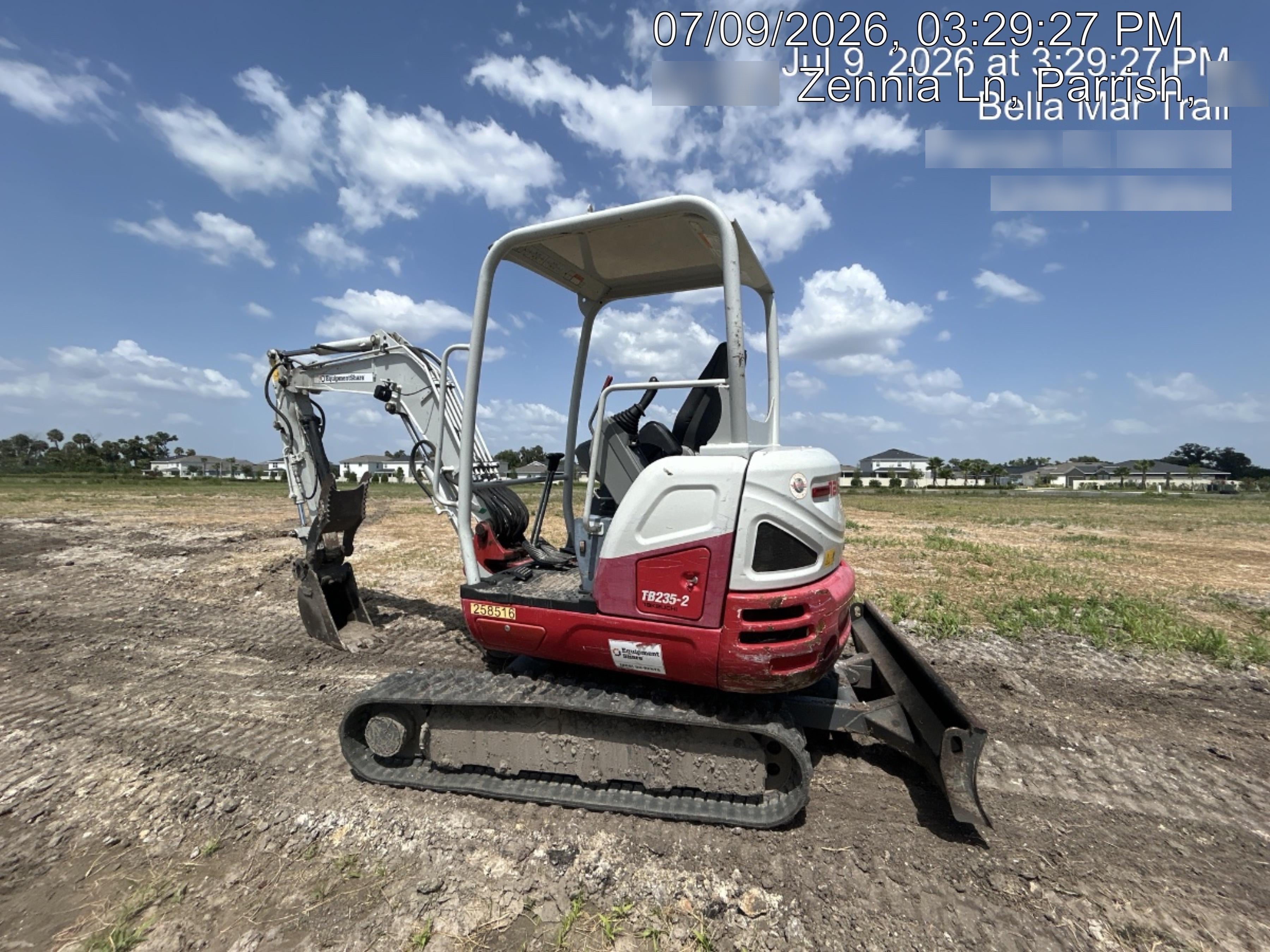 2022 TAKEUCHI TB235-2R