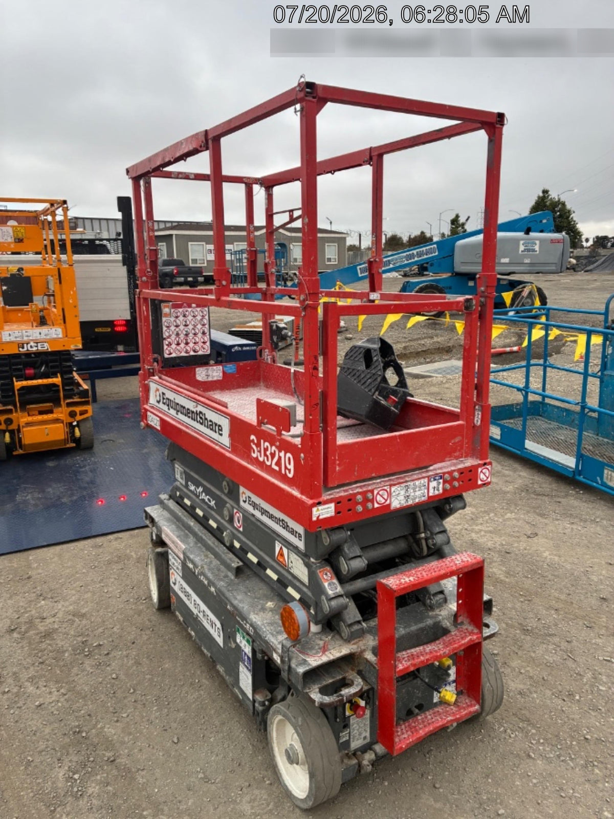 2020 Skyjack SJIII-3219 Solid NM Tires, Half height spring hinged entry gate, Dual Beacons, 800W Inverter