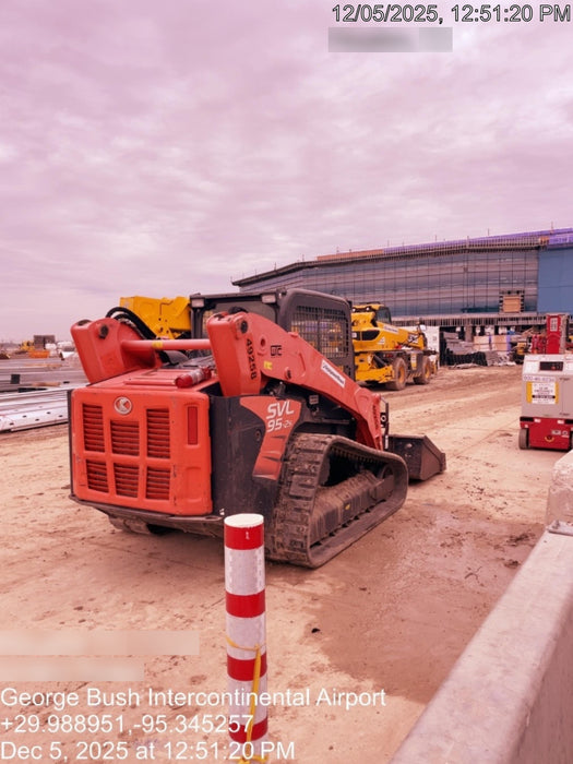 2019 Kubota SVL95-2S Cab/Heat/Air, Standard Tracks, Standard Flow w/Manual QC, 80" HD Bucket w/ Smooth Cutting Edge