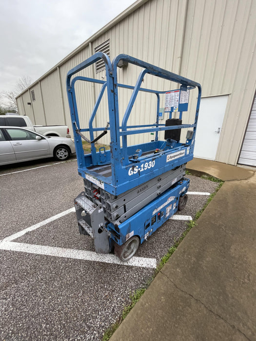 2019 Genie GS-1930 Fixed rails with chain Entry