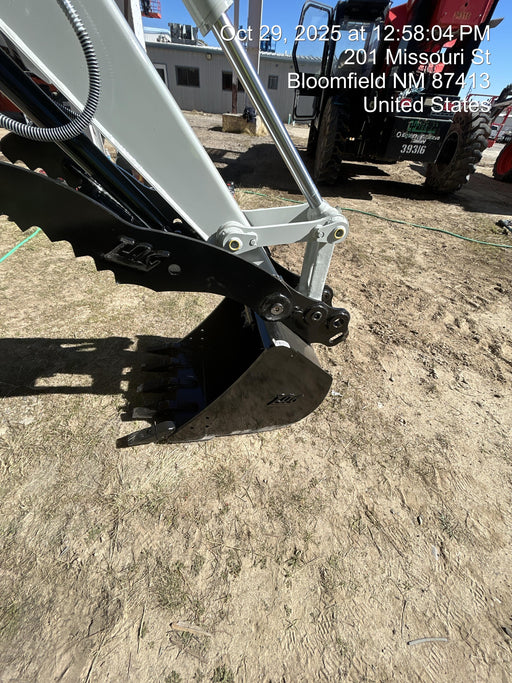 2025 TAKEUCHI 24" Bucket Takeuchi