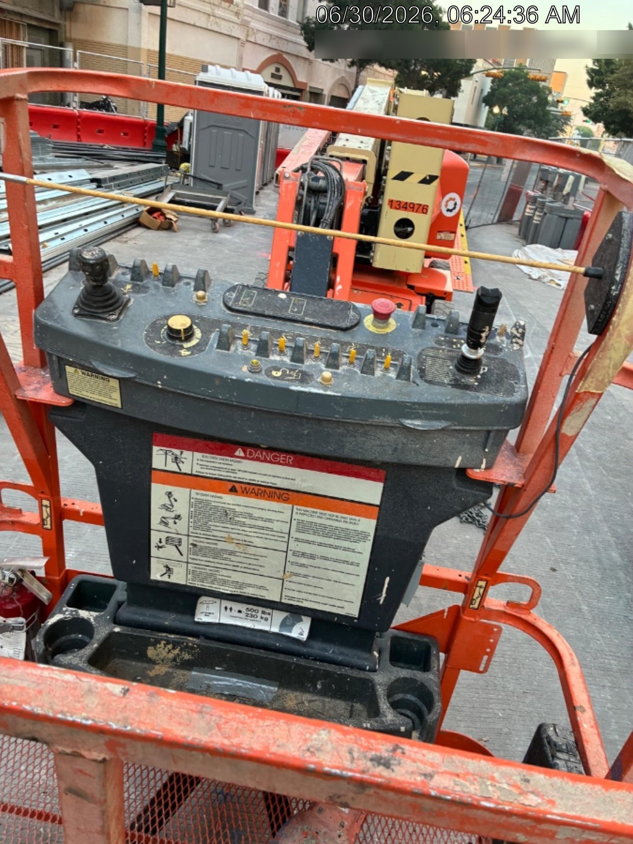 2021 JLG E400AJP Narrow