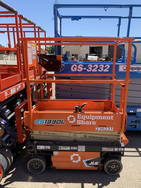 2022 JLG ES1330L