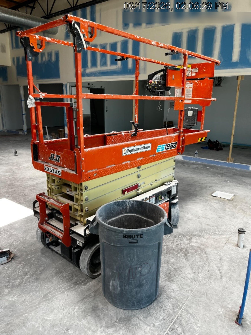 2022 JLG ES1932