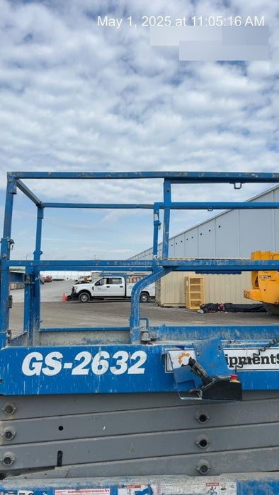 2019 Genie GS-2632 Folding rails with half height swing gate