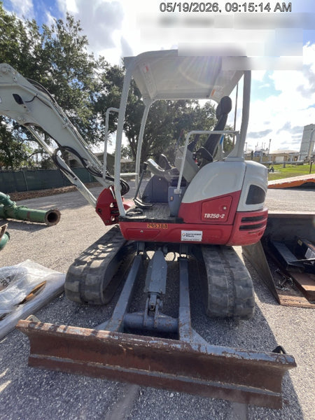 2023 TAKEUCHI TB250-2R