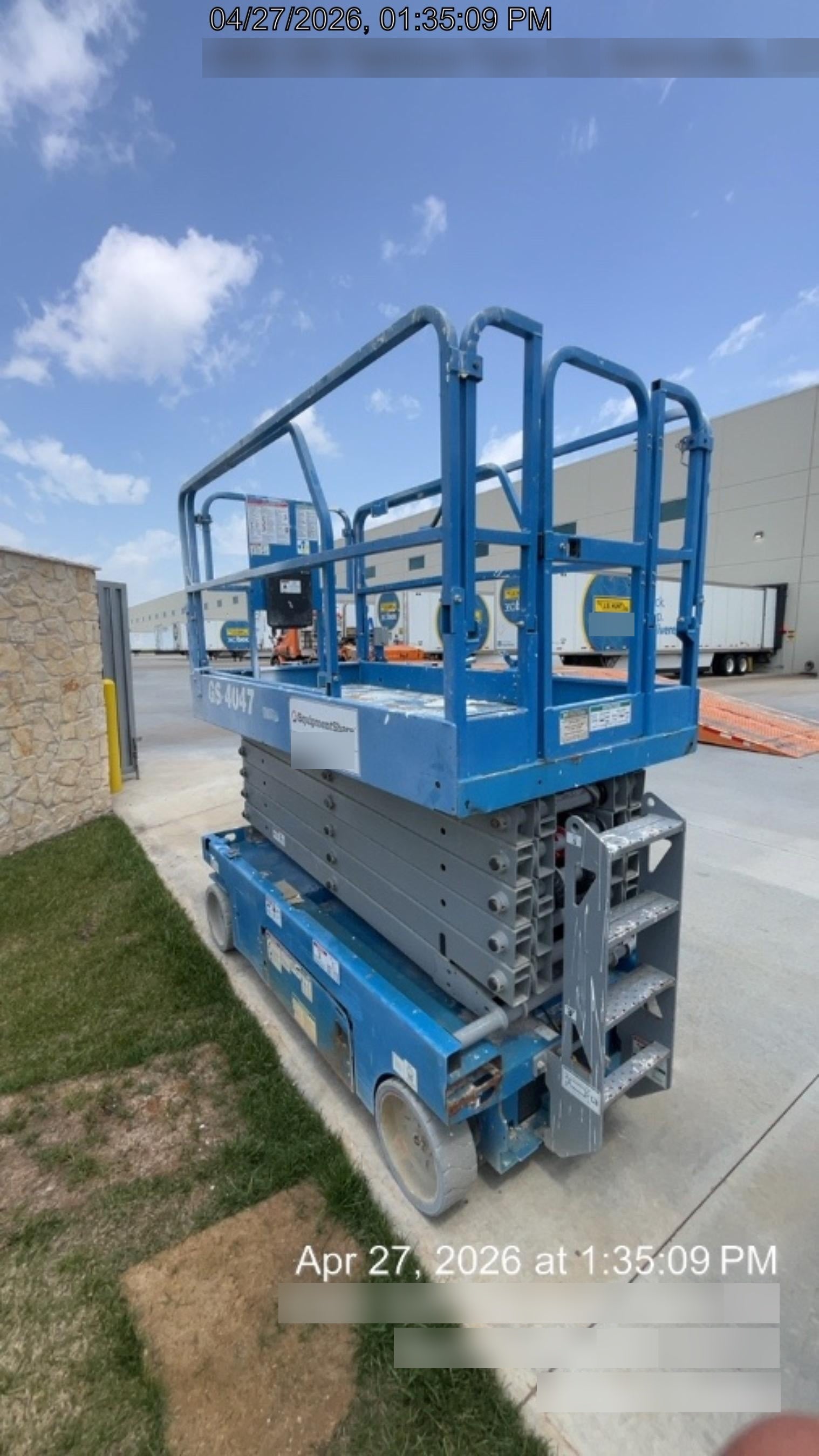 2019 Genie GS-4047 Folding rails with half height swing gate