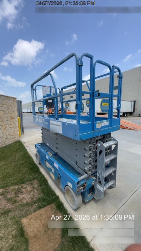 2019 Genie GS-4047 Folding rails with half height swing gate