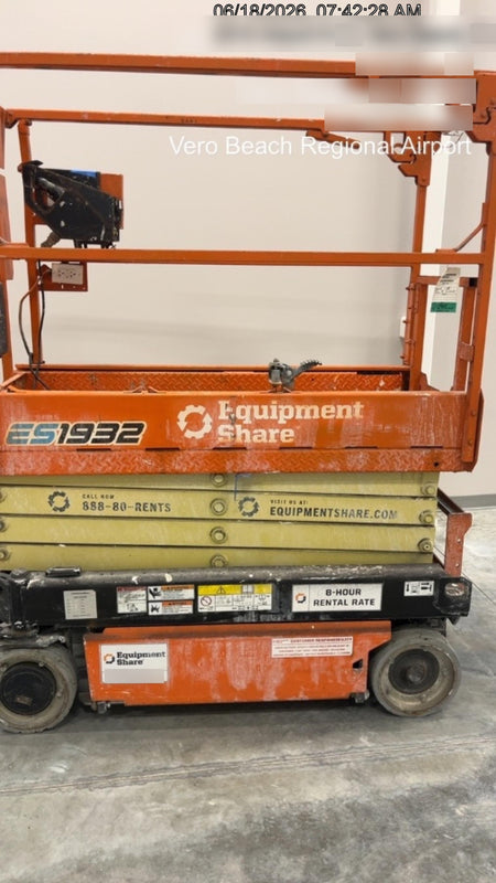 2023 JLG ES1932