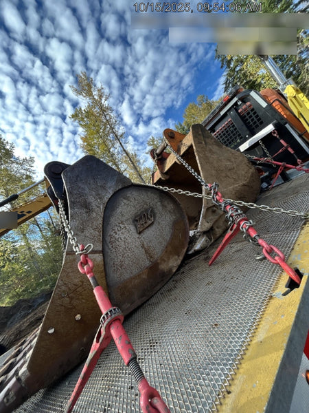 2025 HITACHI 54" Bucket - Hitachi