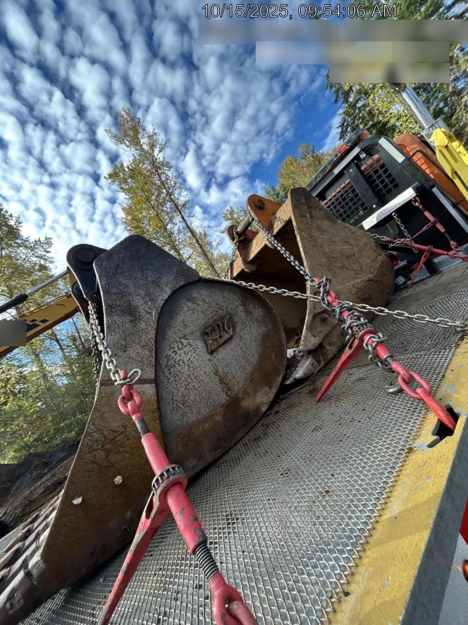 2025 HITACHI 54" Bucket - Hitachi