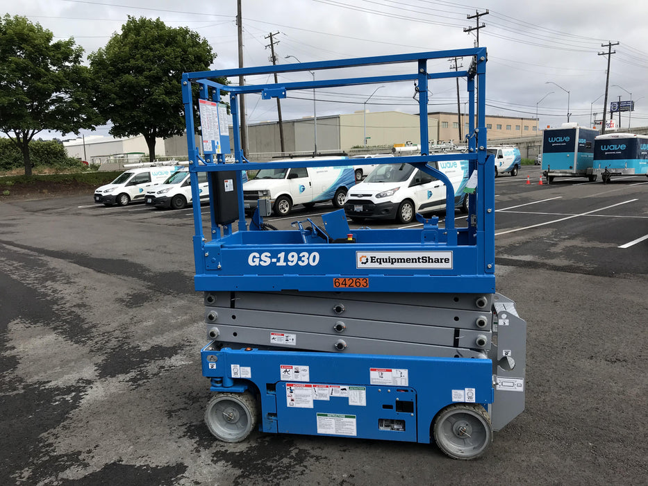 2020 Genie GS-1930 Solid Non Marking Tires, Beacon, Folding rails with half height swing gate, 800W Inverter