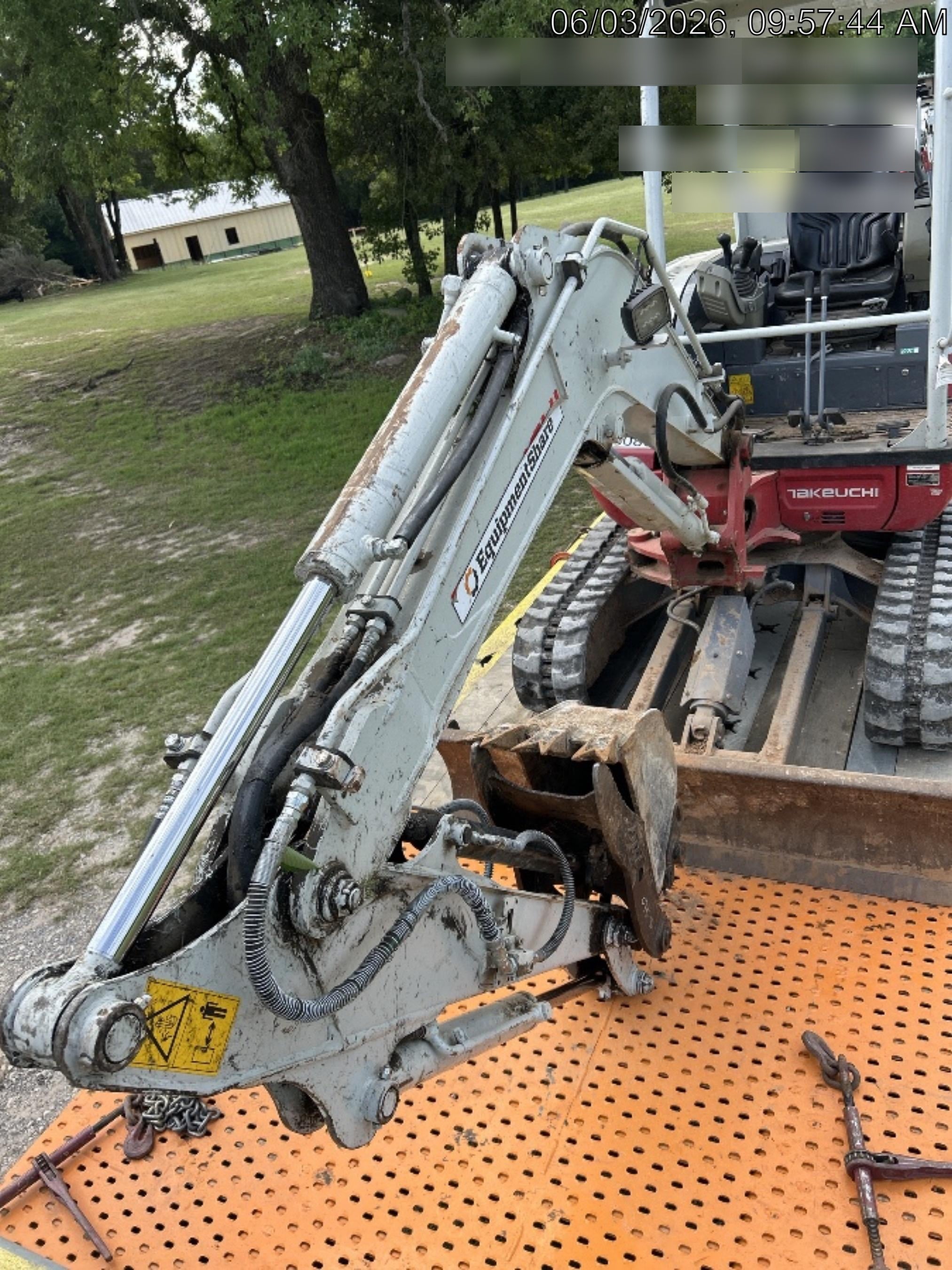 2022 TAKEUCHI TB235-2R