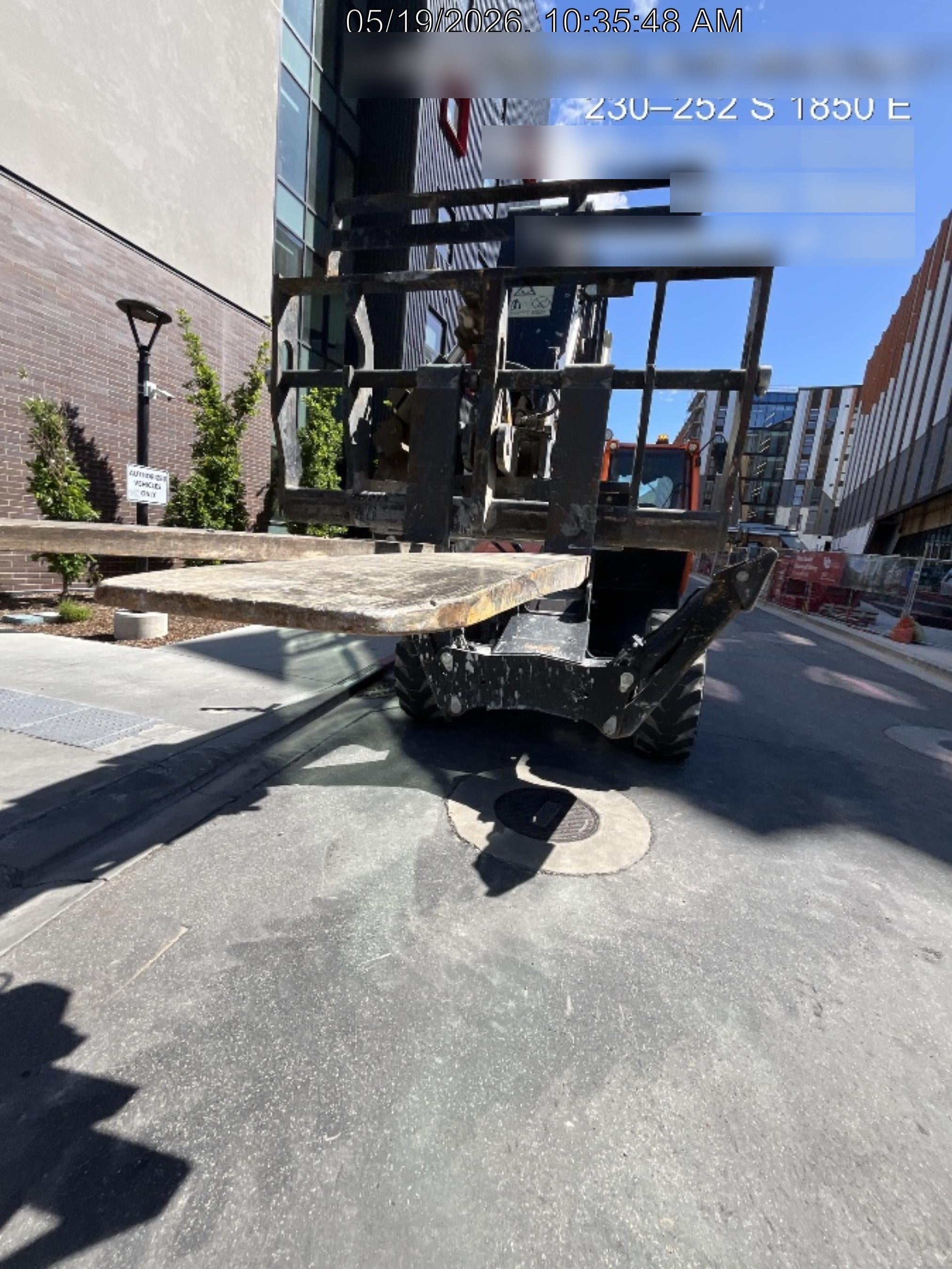 2021 JLG 1075