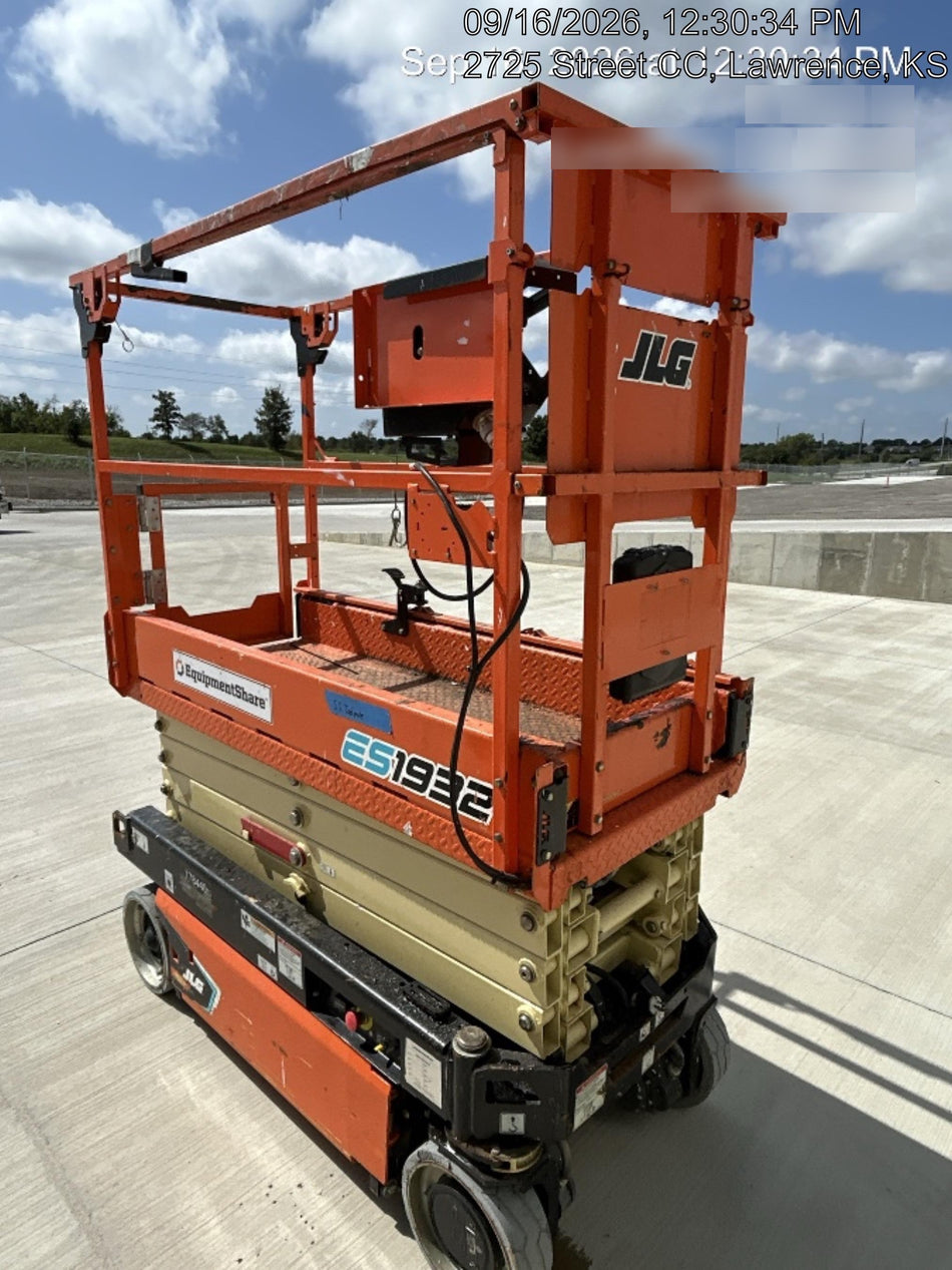 2021 JLG ES1932