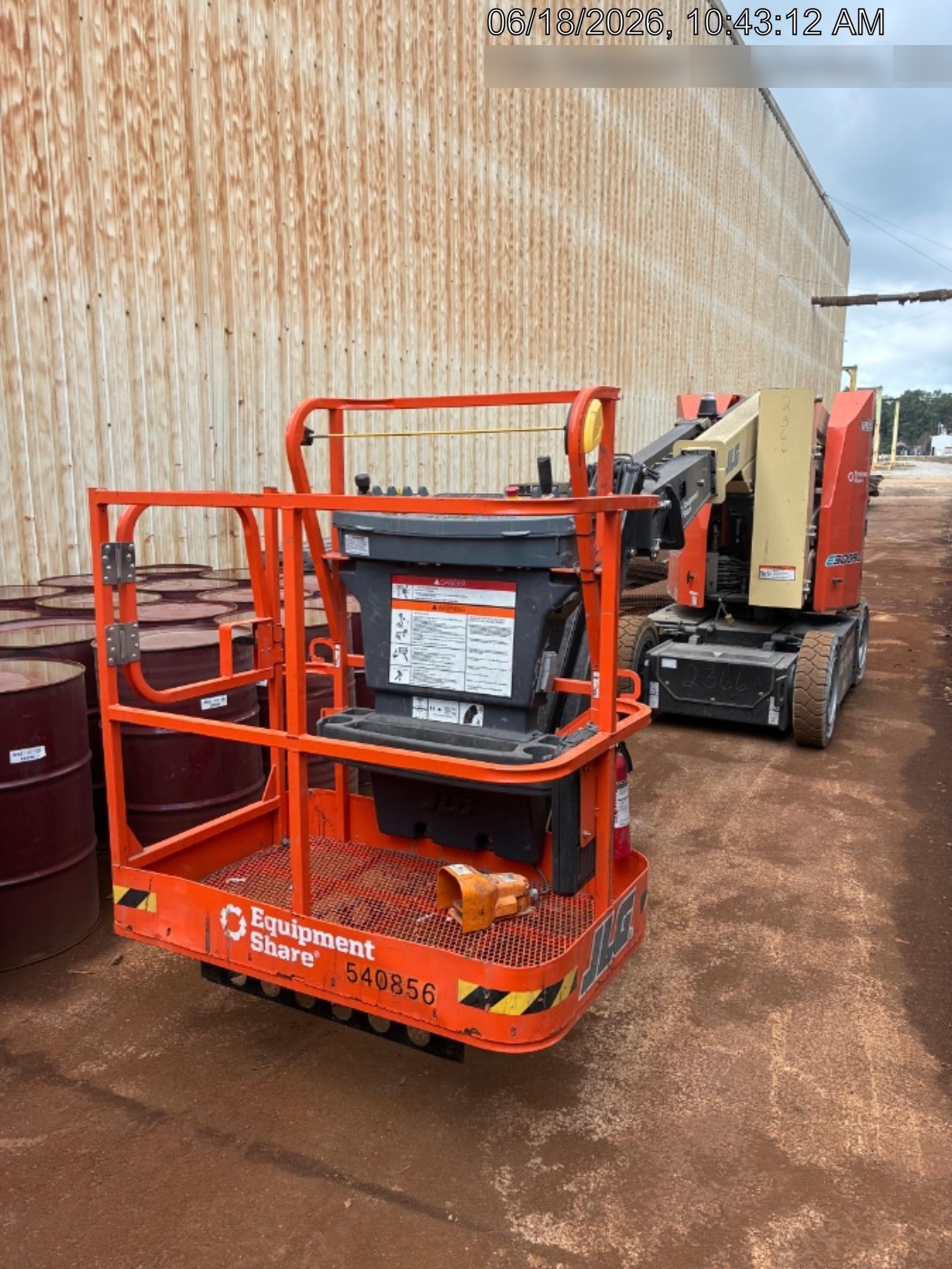 2025 JLG E300AJP