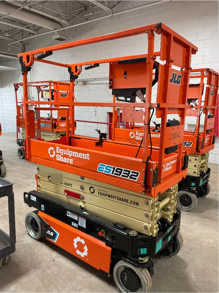 2022 JLG ES1932