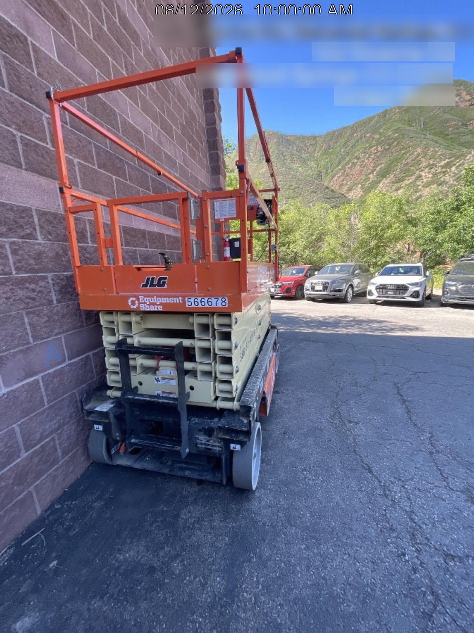 2025 JLG ES3246