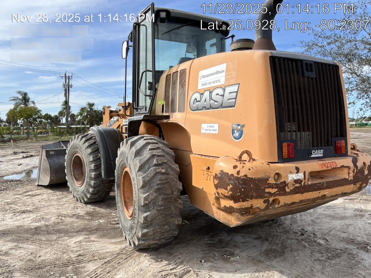 2015 Case 621F CLOSED CAB, JRB 416 STYLE HYD COUPLER