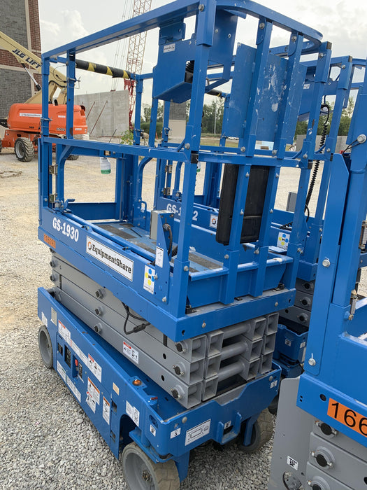 2020 Genie GS-1930 Solid Non Marking Tires, Beacon, Folding rails with half height swing gate