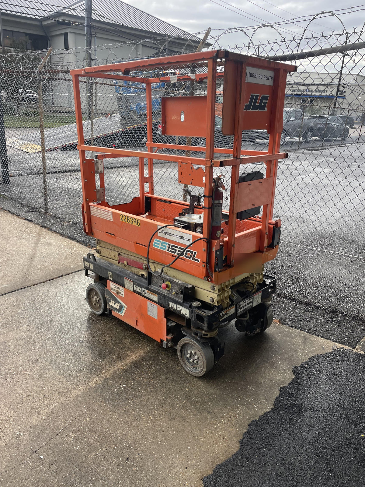 2022 JLG ES1330L