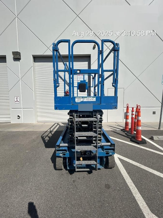 2019 Genie GS-4047 Folding rails with half height swing gate