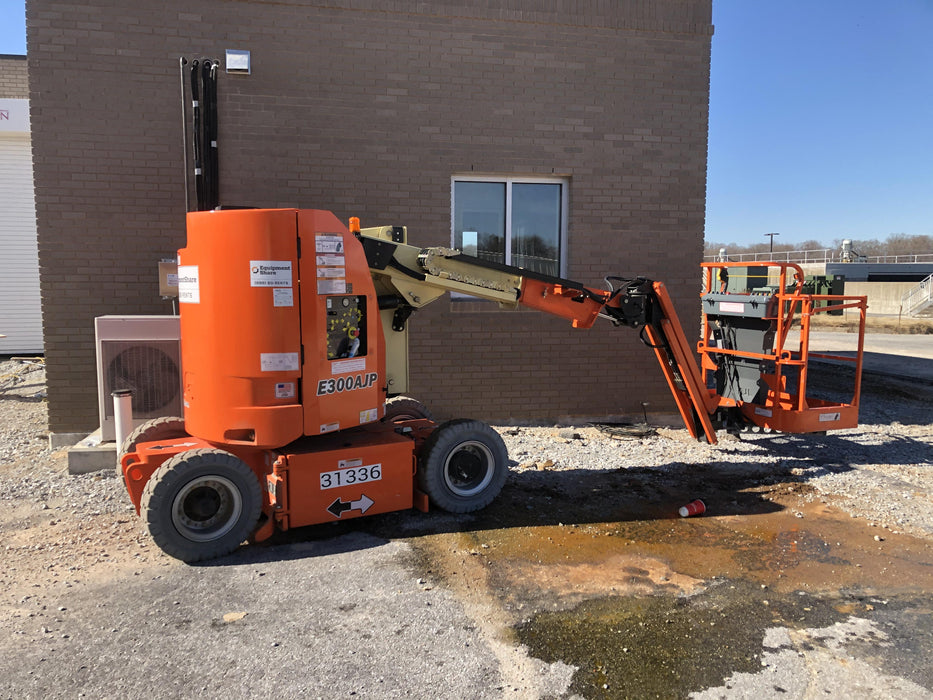 2019 JLG E300AJP