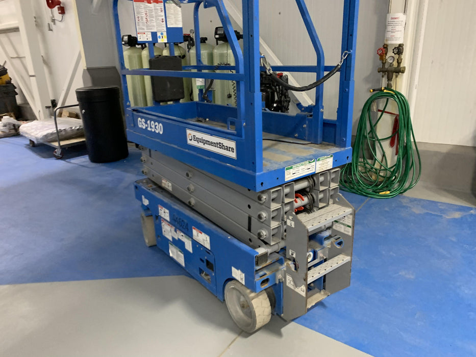 2019 Genie GS-1930 Fixed rails with chain Entry