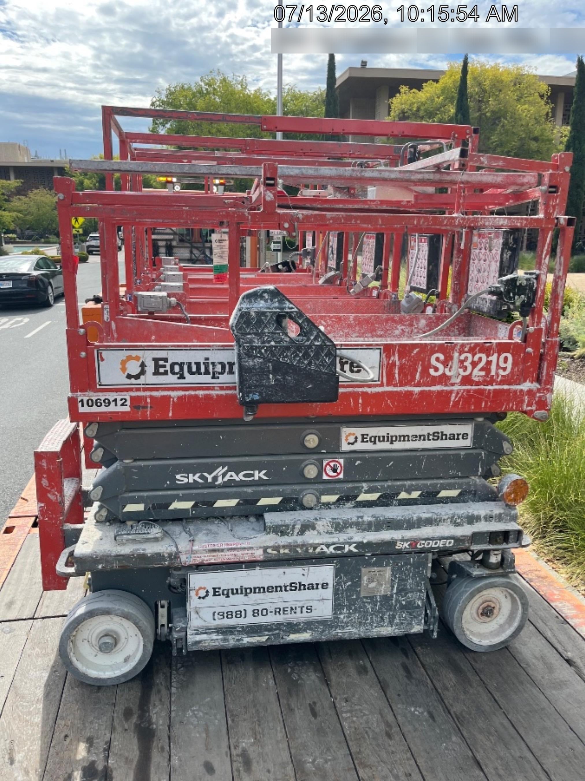 2020 Skyjack SJIII-3219 Solid NM Tires, Half height spring hinged entry gate, Dual Beacons, 800W Inverter