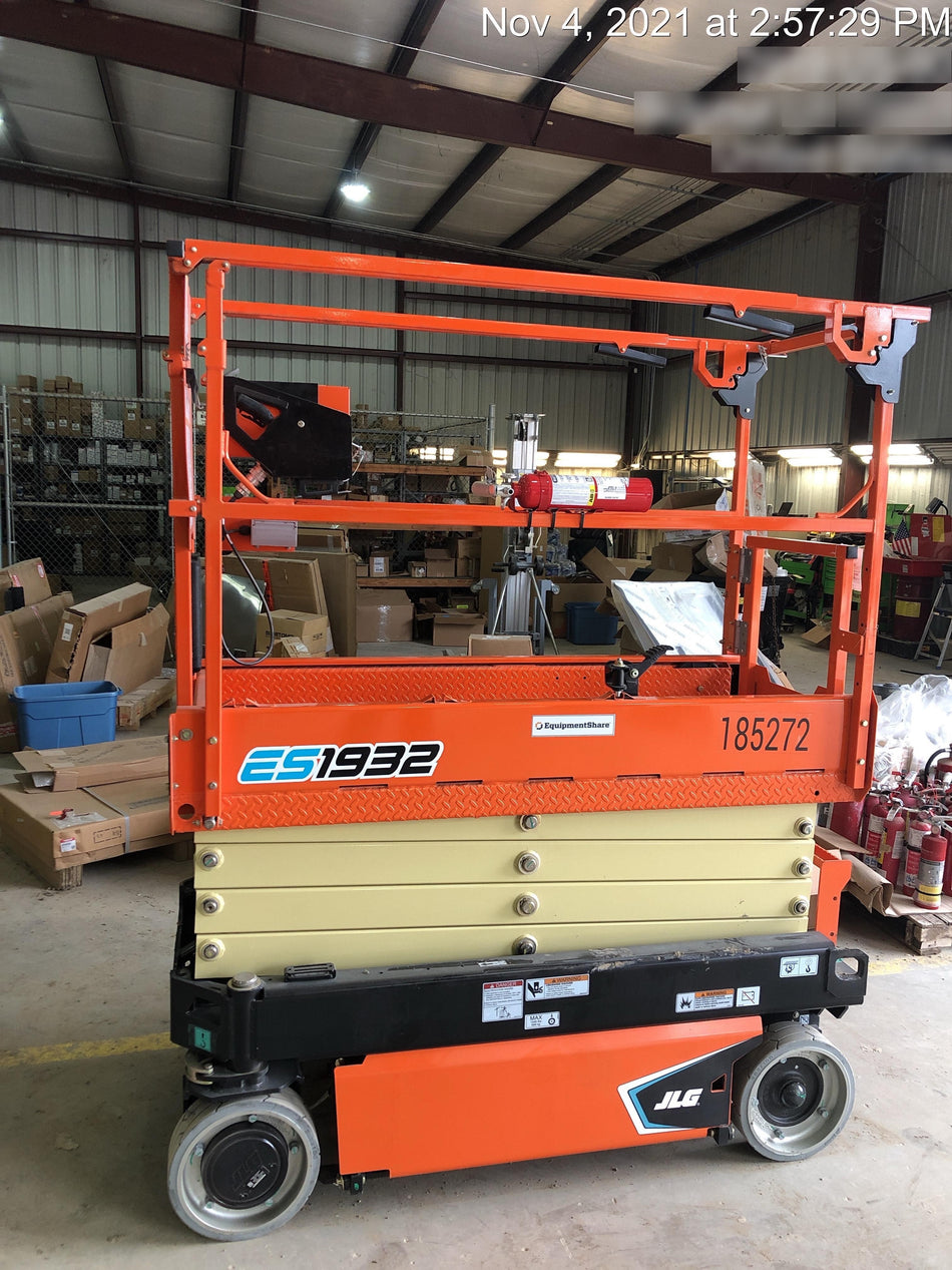 2021 JLG ES1932