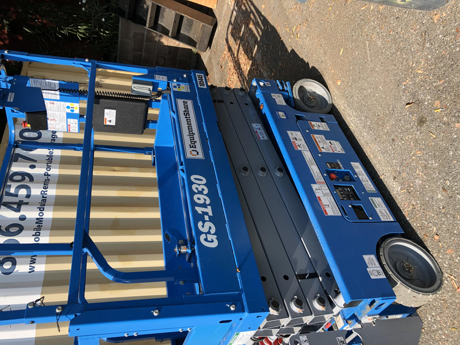 2020 Genie GS-1930 Solid Non Marking Tires, Beacon, Folding rails with half height swing gate, 800W Inverter