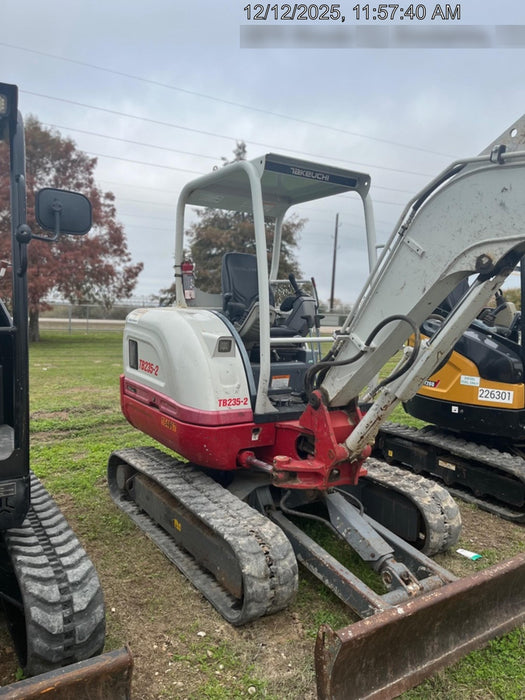 2021 TAKEUCHI TB235-2R