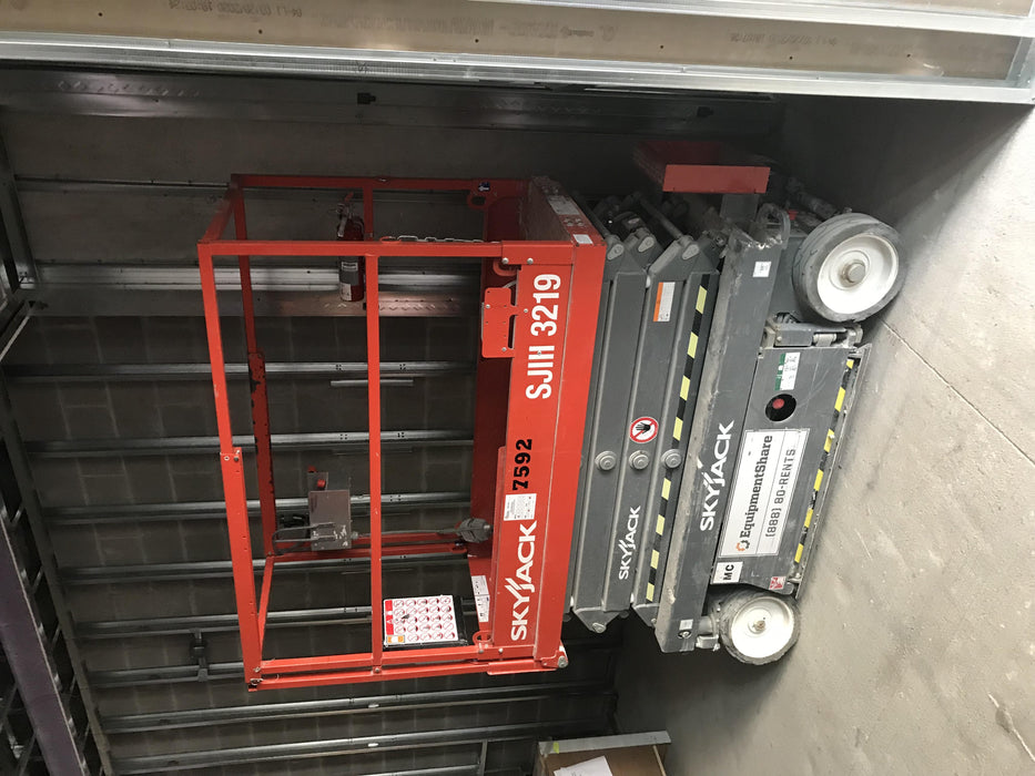 2018 Skyjack SJIII-3219 Skyjack SJIII3219 Scissor Lift w/Trojan Batteries